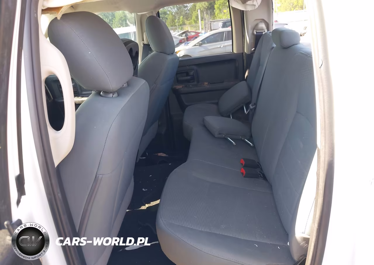 2017 Ram 1500 Express Quad Cab 4X2 6'4 Box VIN:1C6RR6FGXHS514563 - 8