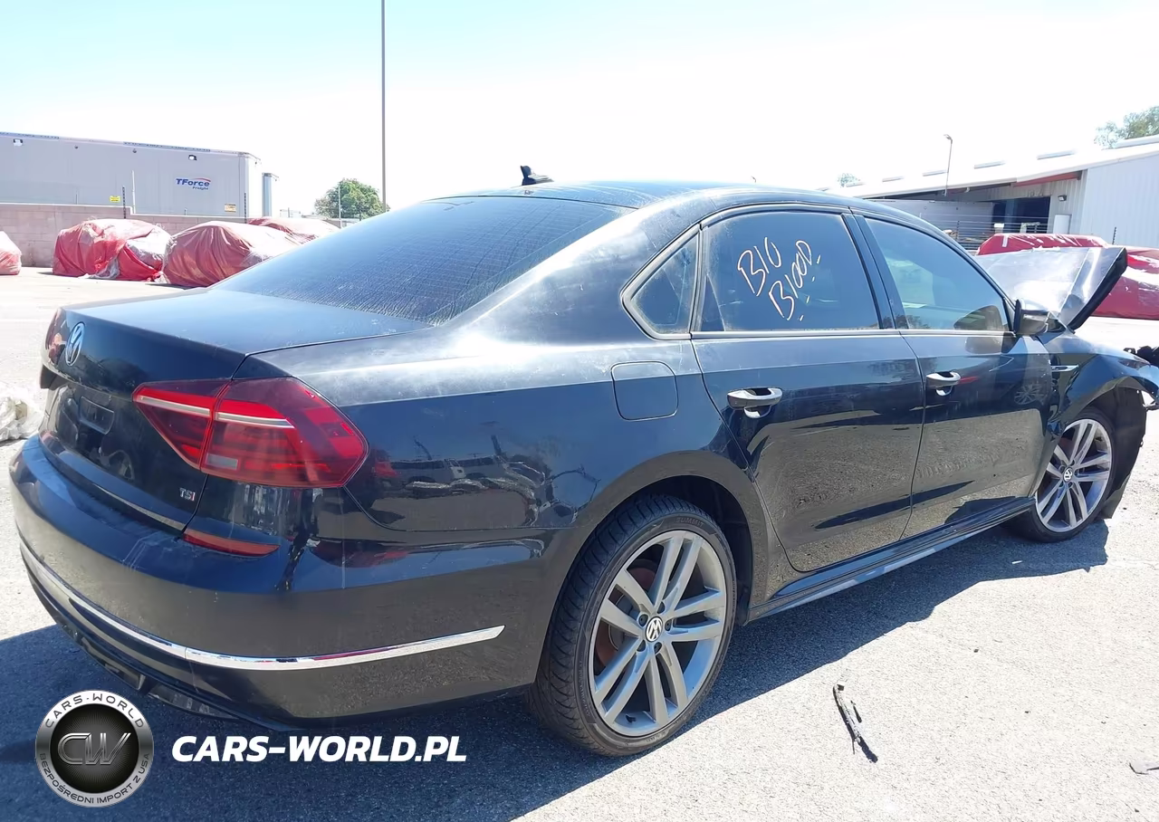 2018 Volkswagen Passat 2.0T R-Line-2.0T S VIN:1VWAA7A31JC015977 - 4