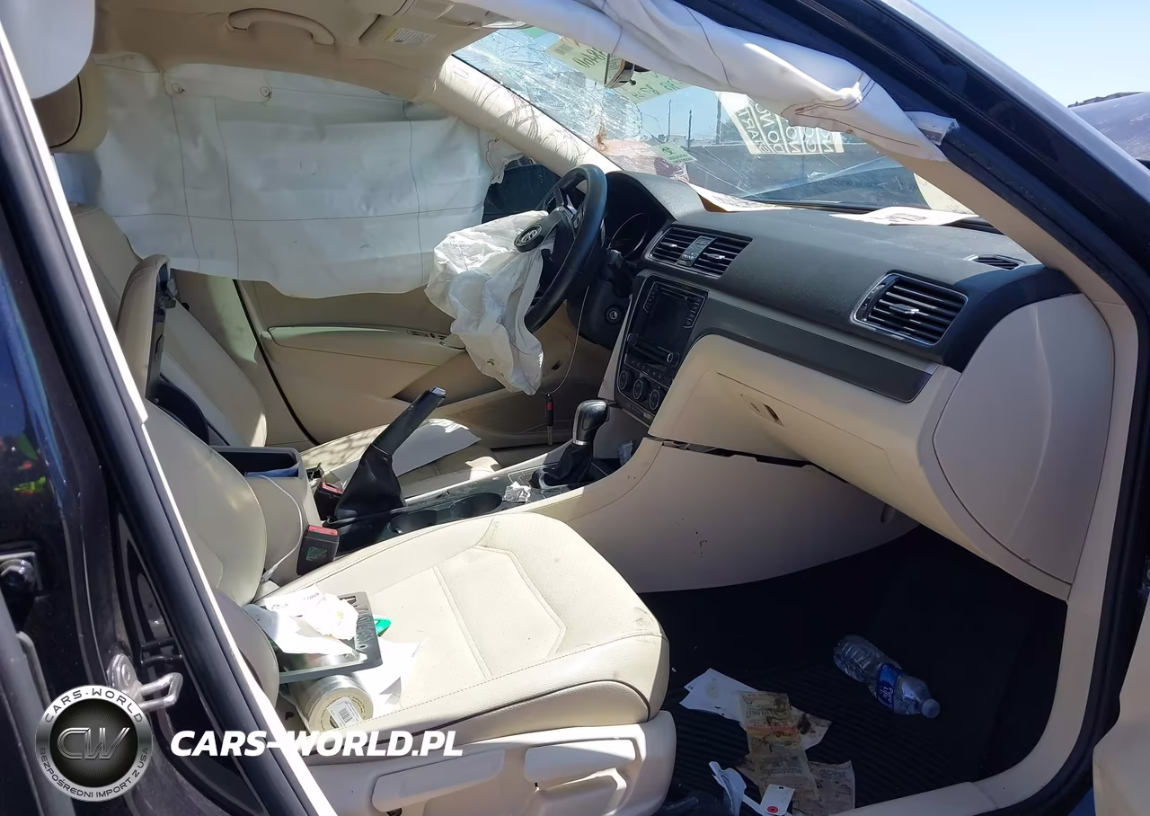 2018 Volkswagen Passat 2.0T R-Line-2.0T S VIN:1VWAA7A31JC015977 - 5