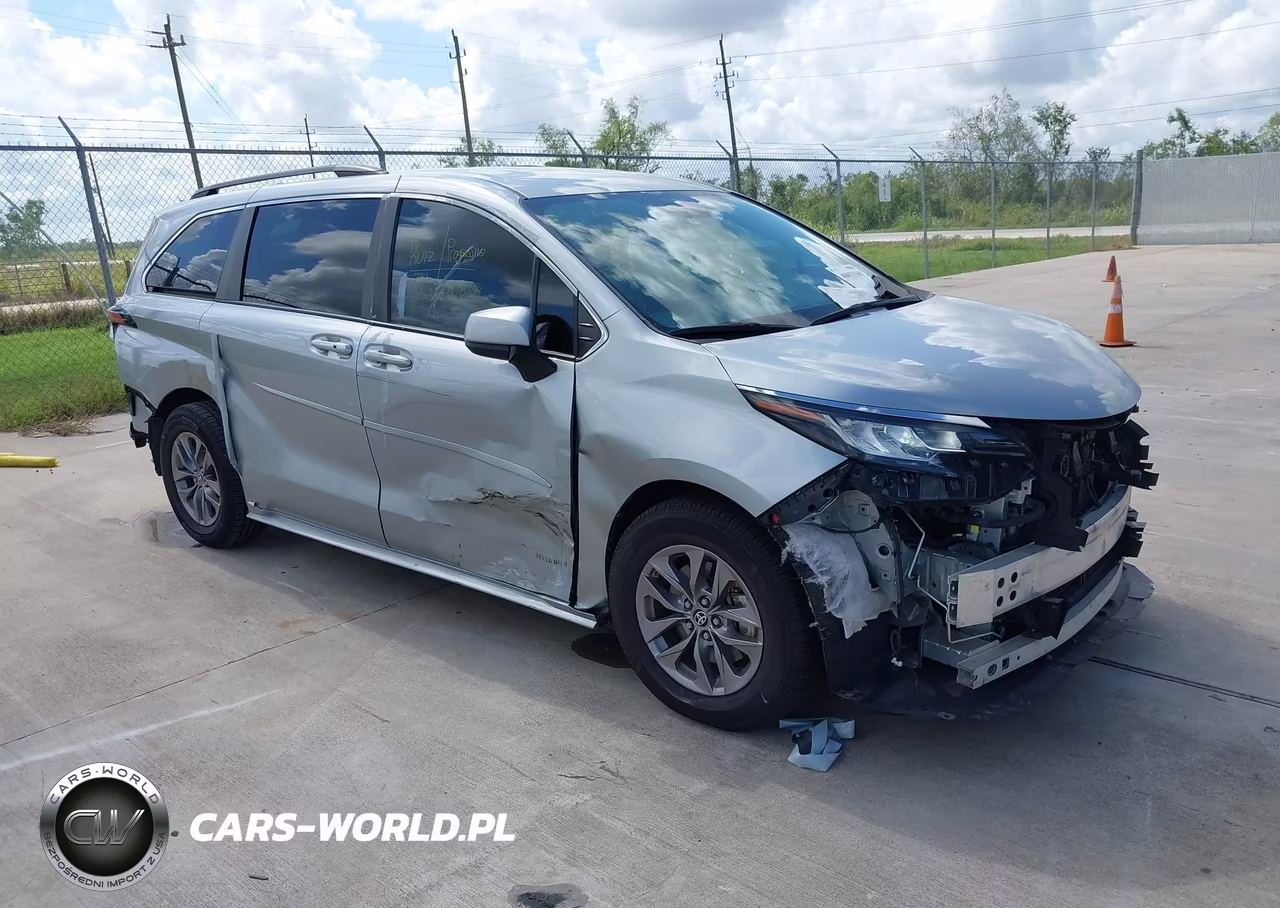 2021 Toyota Sienna Le – zdjęcie 1 z 17