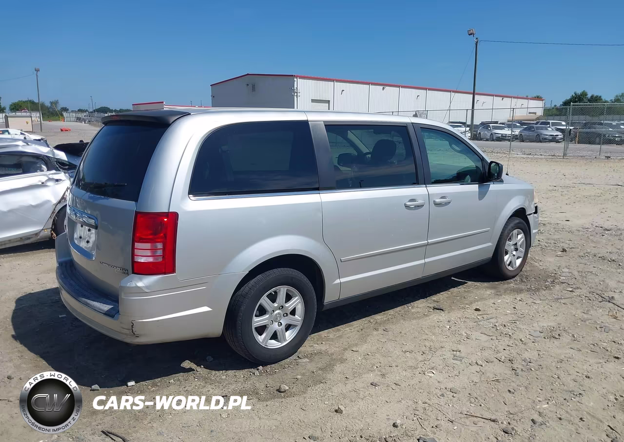 2010 Chrysler Town & Country Lx VIN:2A4RR4DE1AR186305 - 4