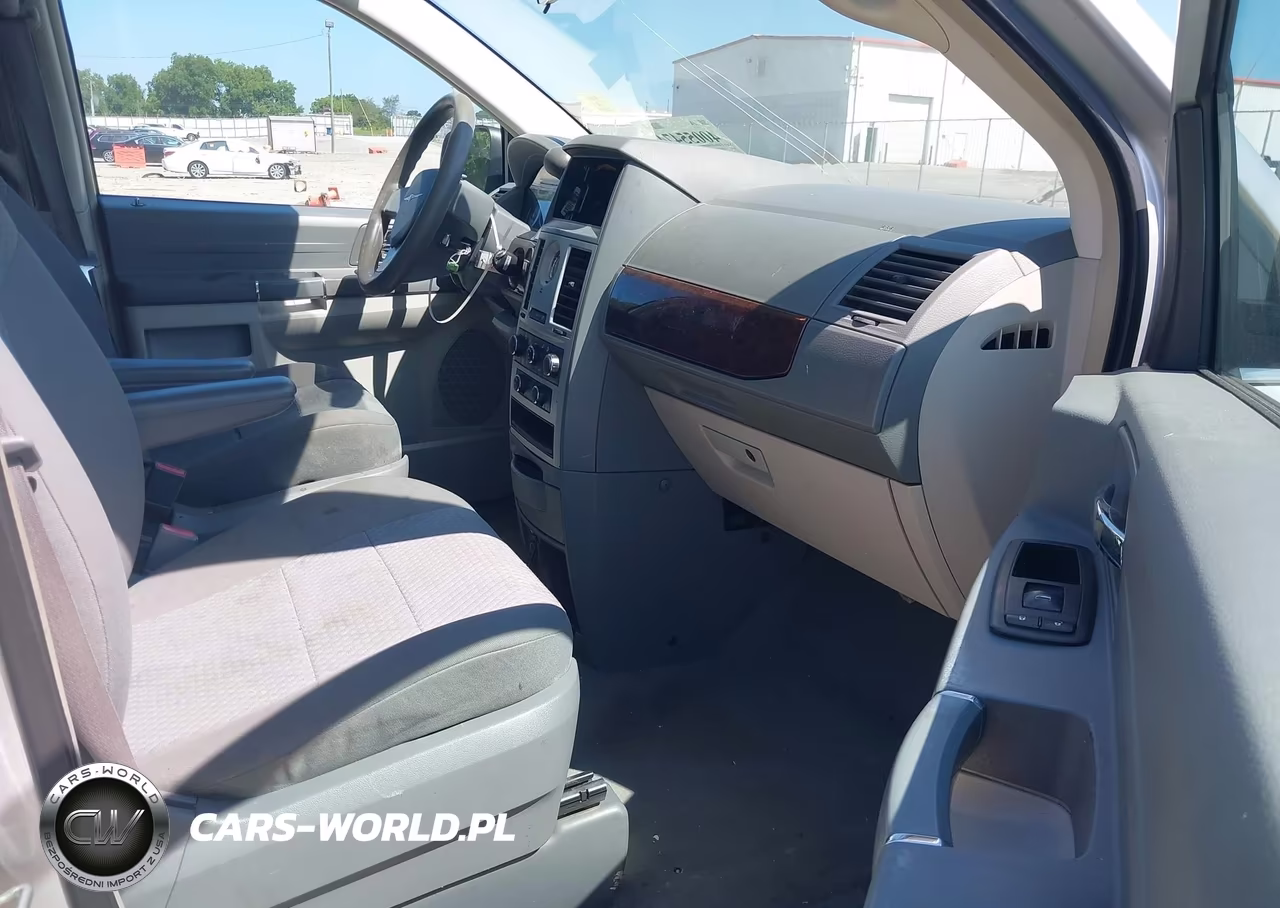 2010 Chrysler Town & Country Lx VIN:2A4RR4DE1AR186305 - 5