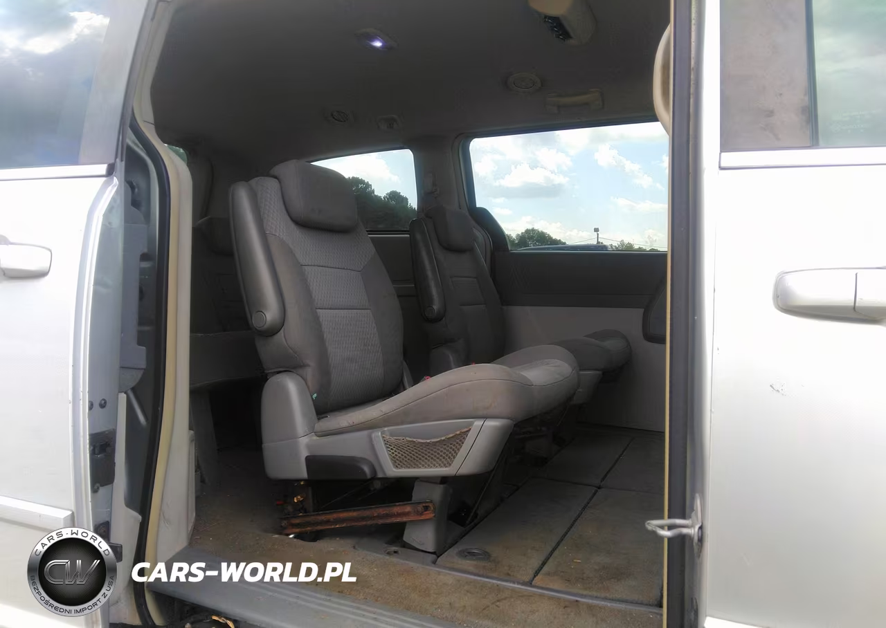 2010 Chrysler Town & Country Lx VIN:2A4RR4DE1AR186305 - 8