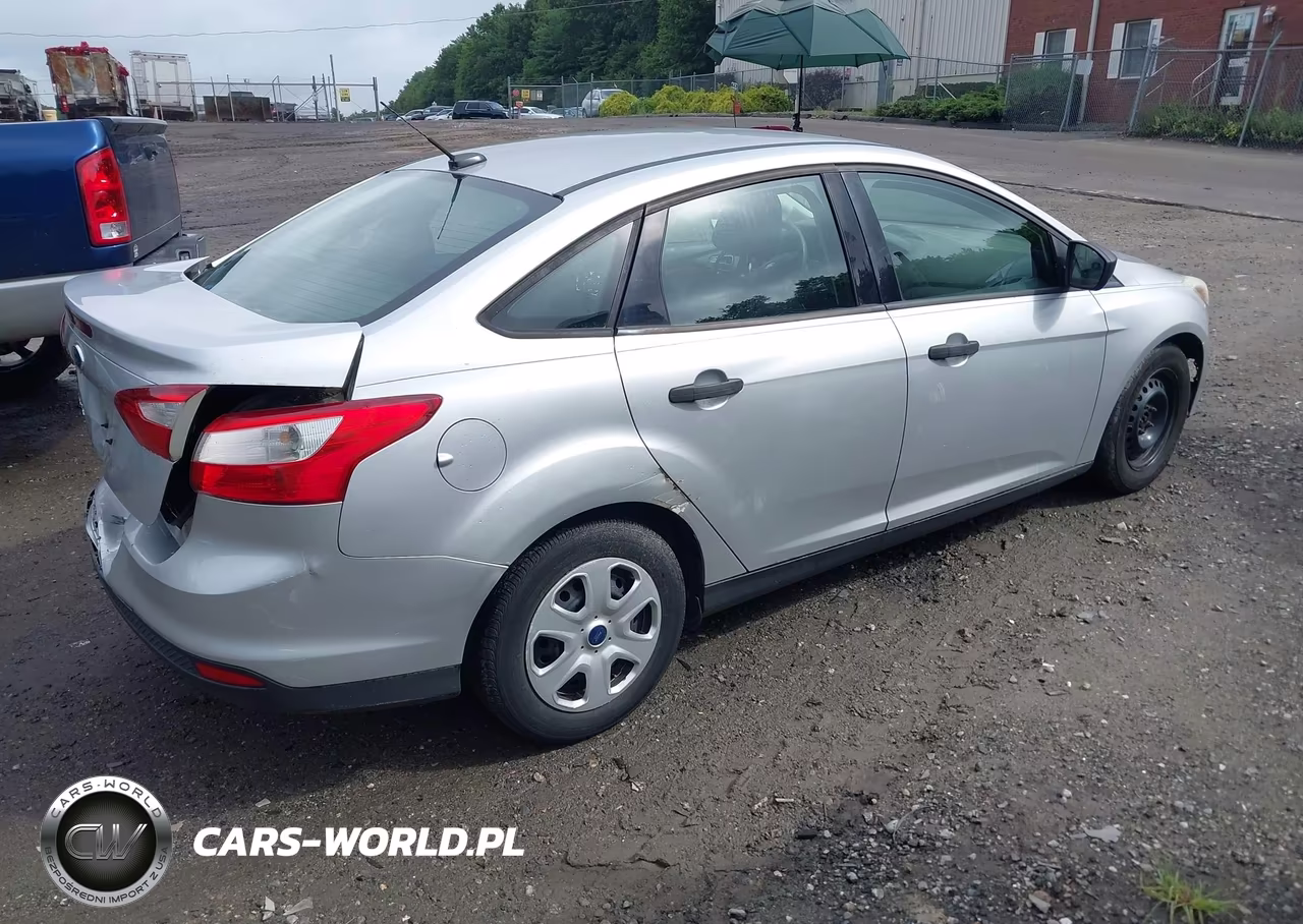 2012 Ford Focus S VIN:1FAHP3E29CL166052 - 4