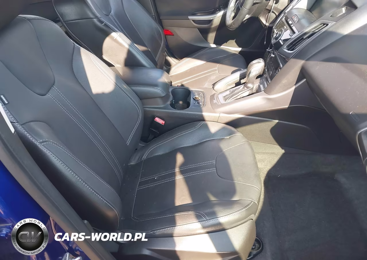 2012 Ford Focus Titanium VIN:1FAHP3N25CL444011 - 5