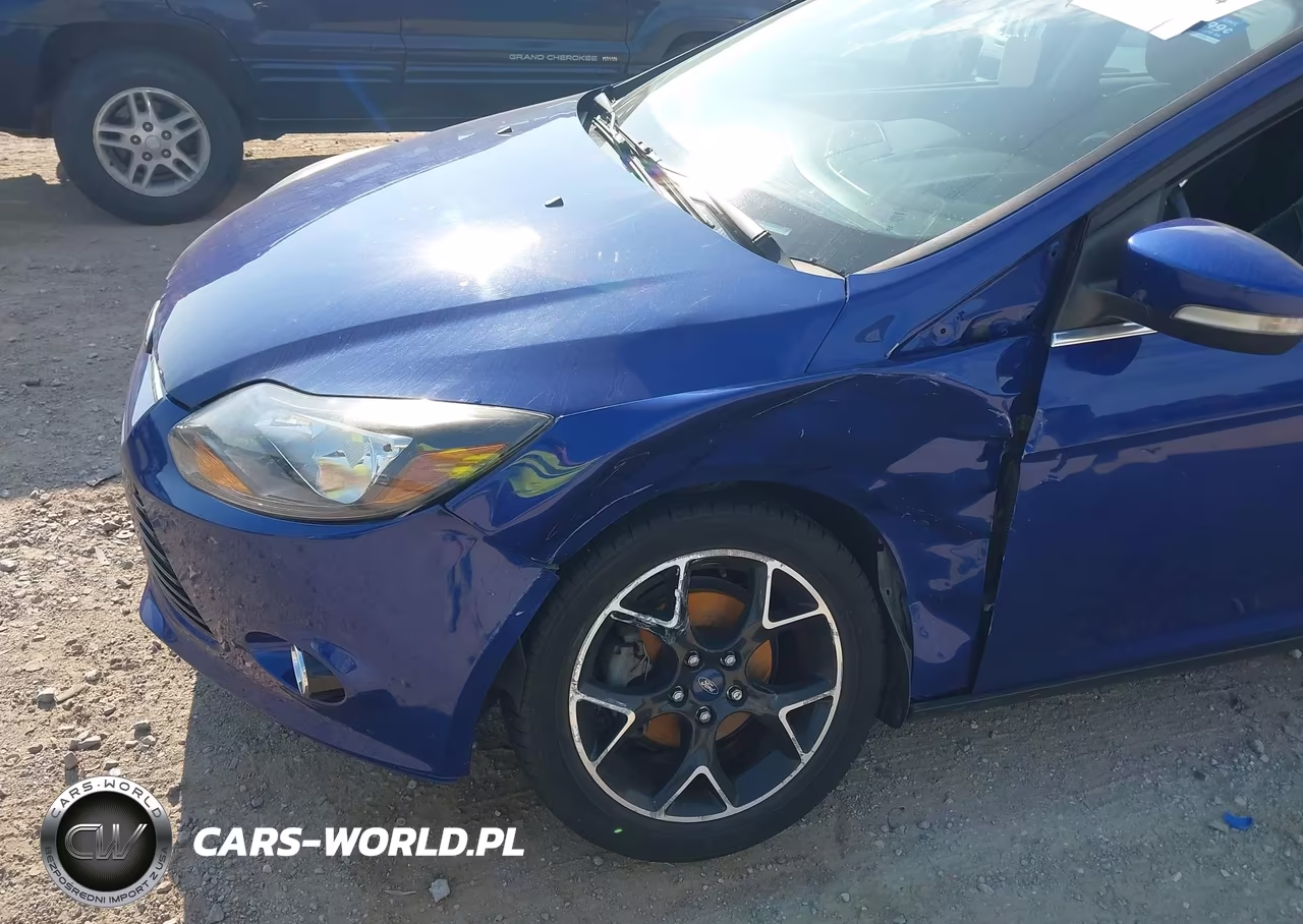 2012 Ford Focus Titanium VIN:1FAHP3N25CL444011 - 6