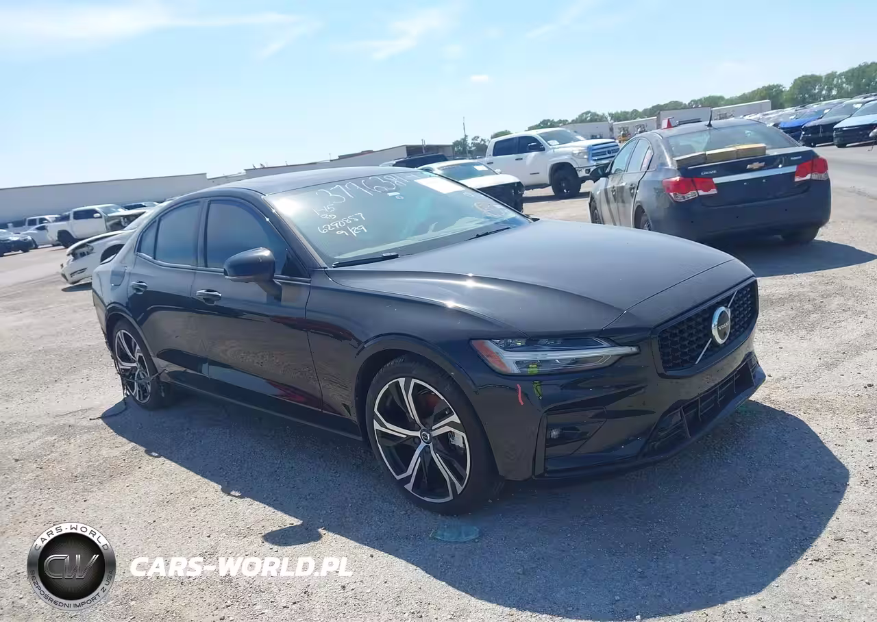 2024 Volvo S60 B5 Ultimate Dark Theme