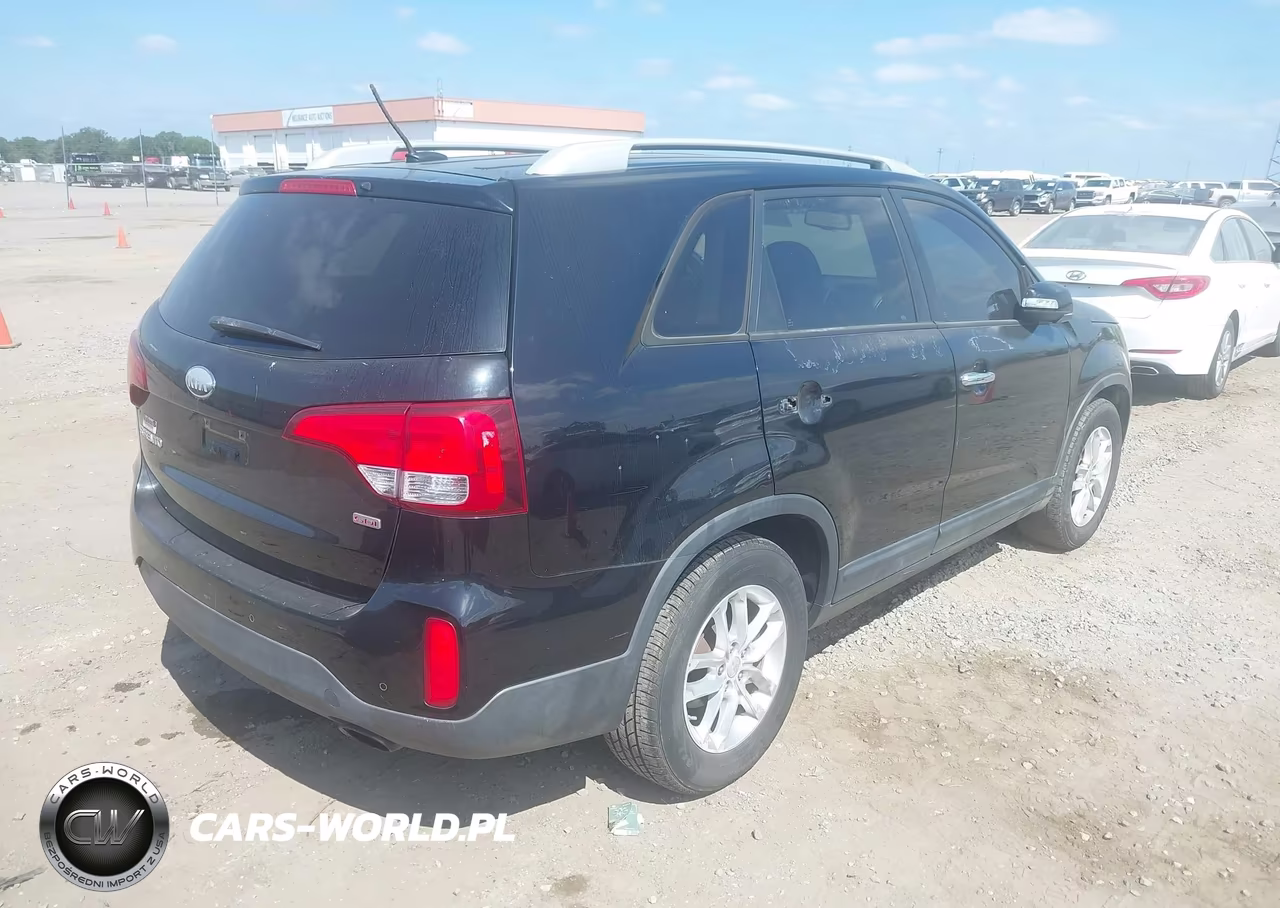 2014 Kia Sorento Lx VIN:5XYKT3A66EG483760 - 4