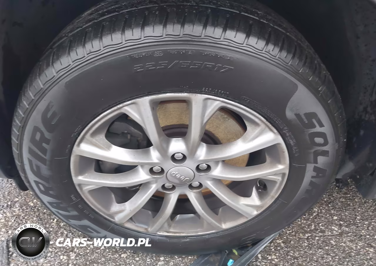 2019 Jeep Cherokee Latitude Plus 4X4 VIN:1C4PJMLB3KD400226 - 12