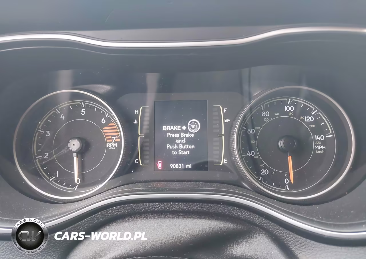 2019 Jeep Cherokee Latitude Plus 4X4 VIN:1C4PJMLB3KD400226 - 16