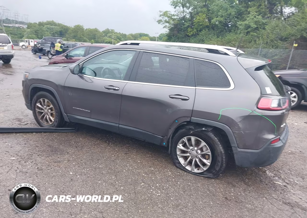 2019 Jeep Cherokee Latitude Plus 4X4 VIN:1C4PJMLB3KD400226 - 3