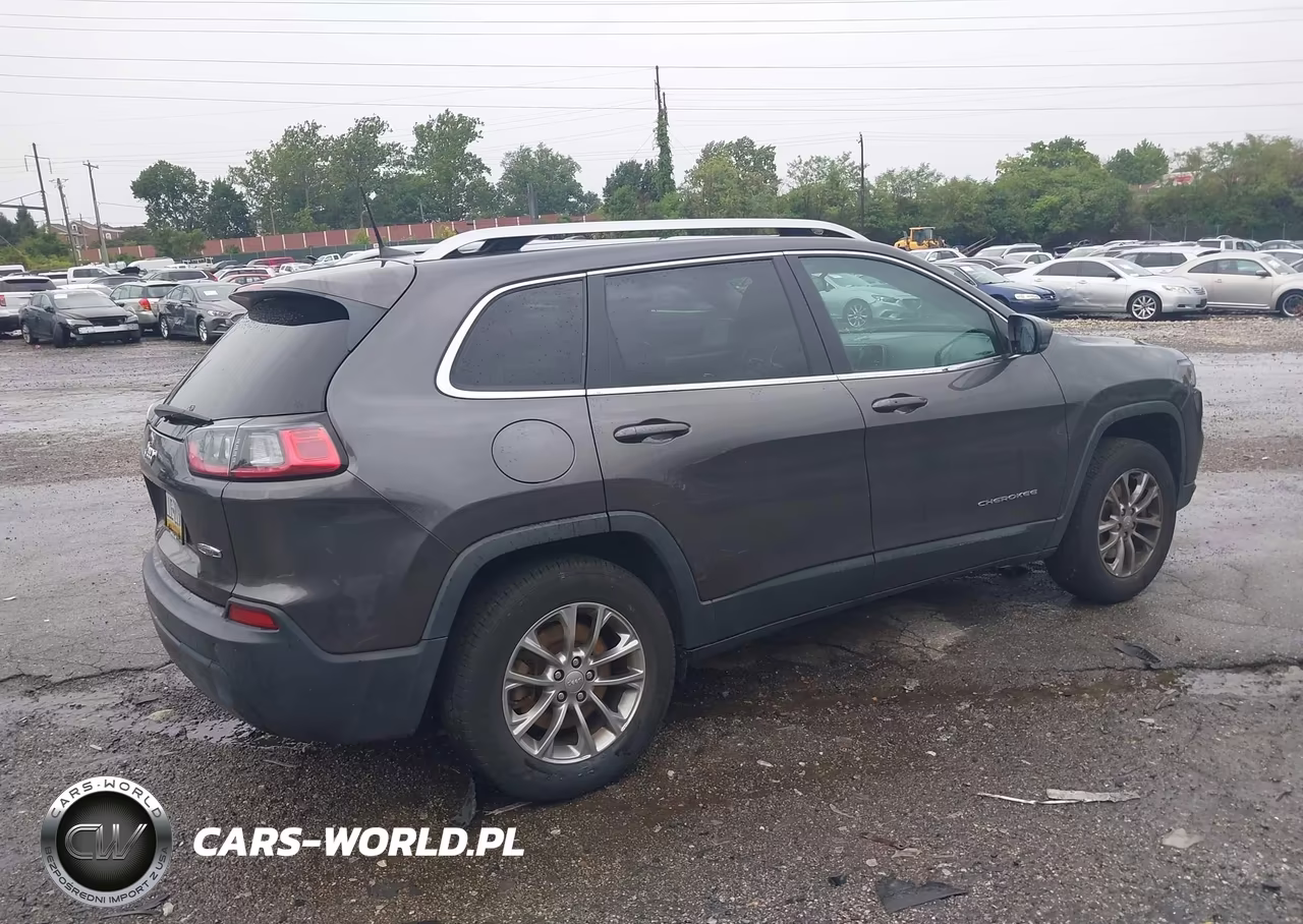 2019 Jeep Cherokee Latitude Plus 4X4 VIN:1C4PJMLB3KD400226 - 4