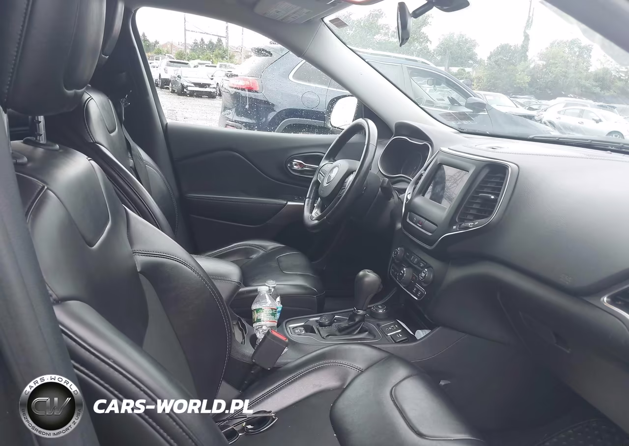 2019 Jeep Cherokee Latitude Plus 4X4 VIN:1C4PJMLB3KD400226 - 5