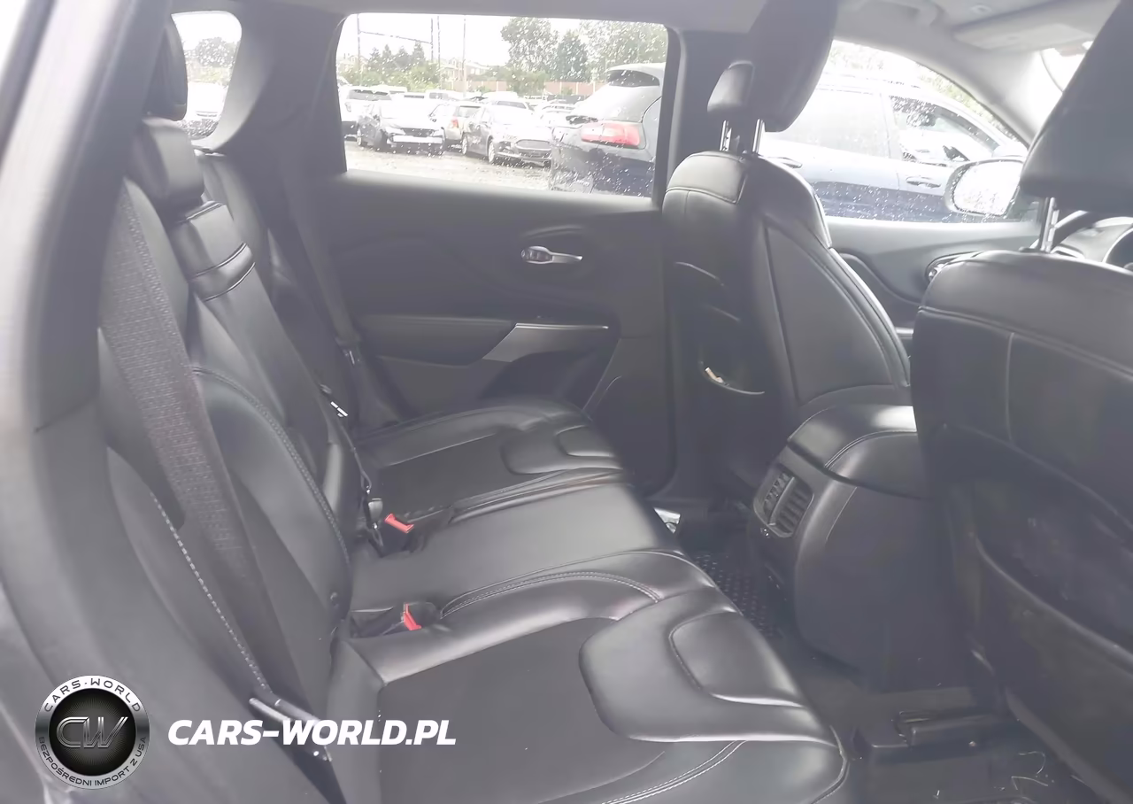 2019 Jeep Cherokee Latitude Plus 4X4 VIN:1C4PJMLB3KD400226 - 8