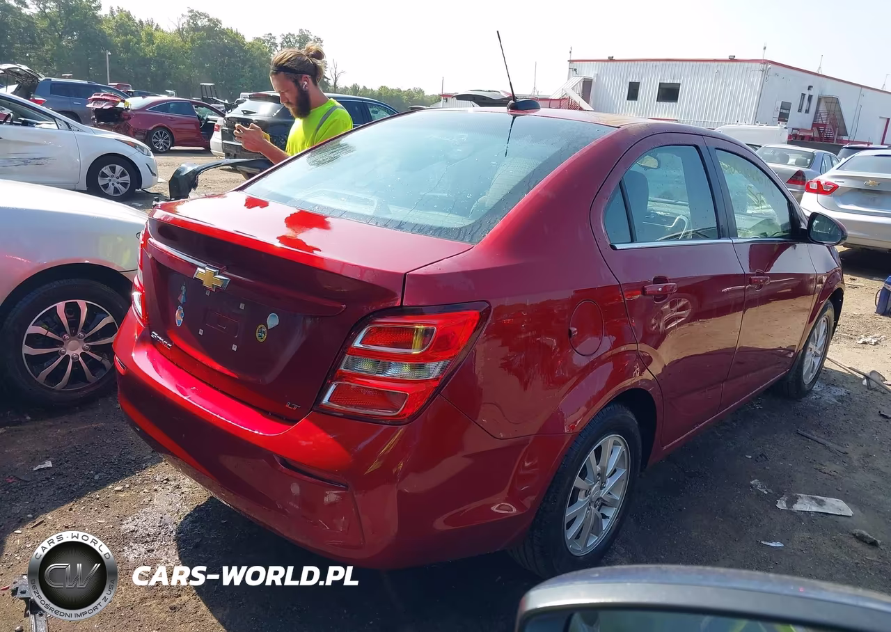 2018 Chevrolet Sonic Lt Auto VIN:1G1JD5SH6J4118209 - 4