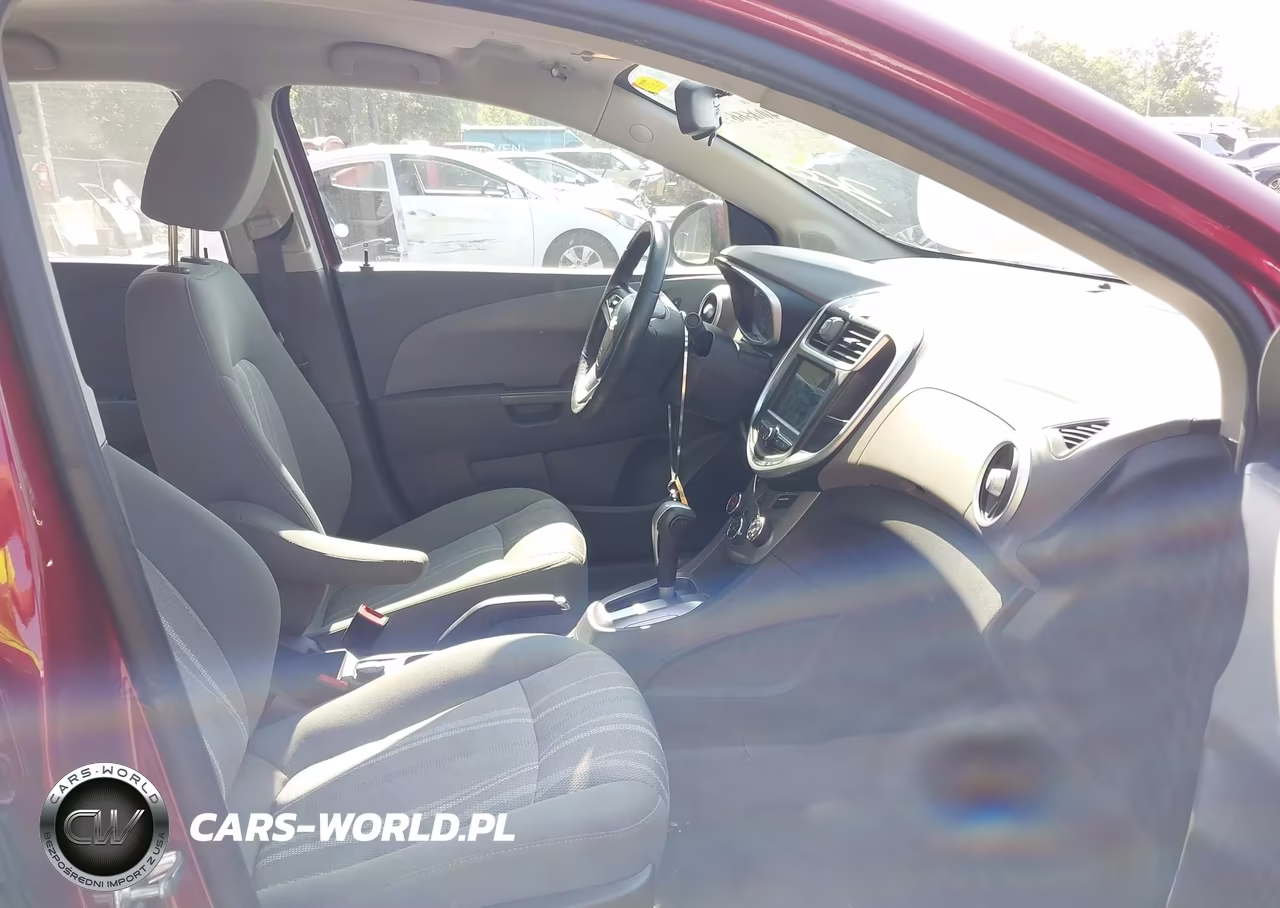 2018 Chevrolet Sonic Lt Auto VIN:1G1JD5SH6J4118209 - 5