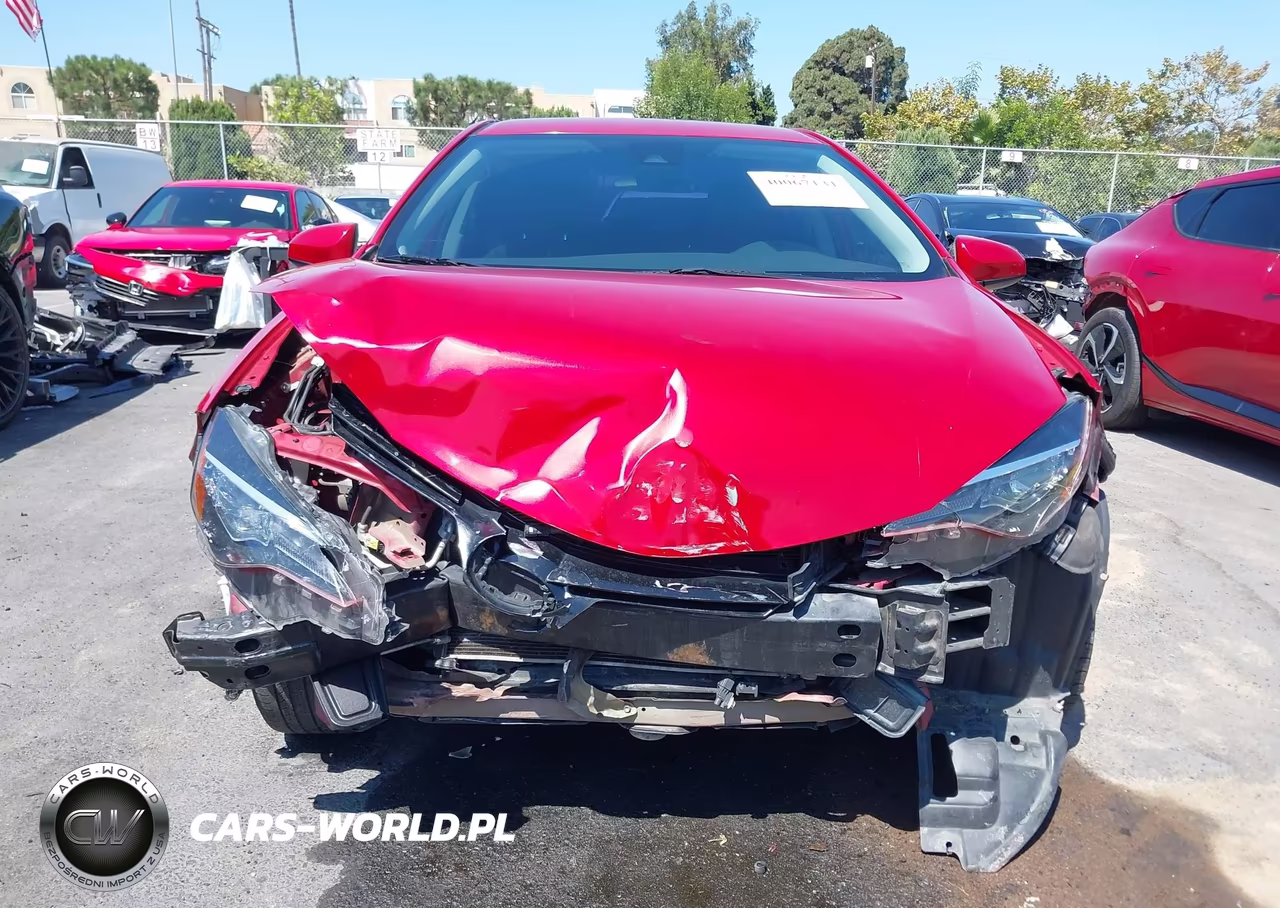 2018 Toyota Corolla Le VIN:5YFBURHE5JP792591 - 13