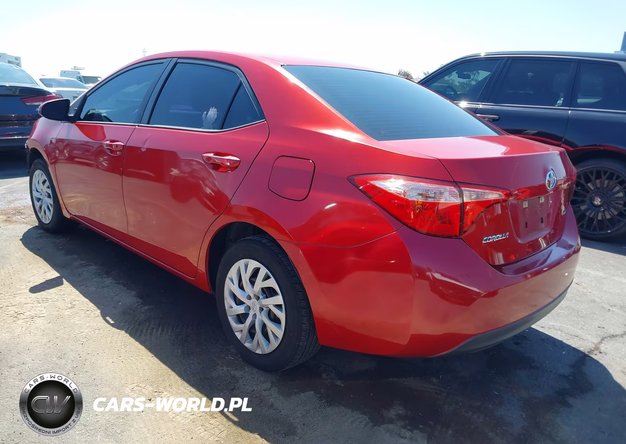 2018 Toyota Corolla Le VIN:5YFBURHE5JP792591 - 3