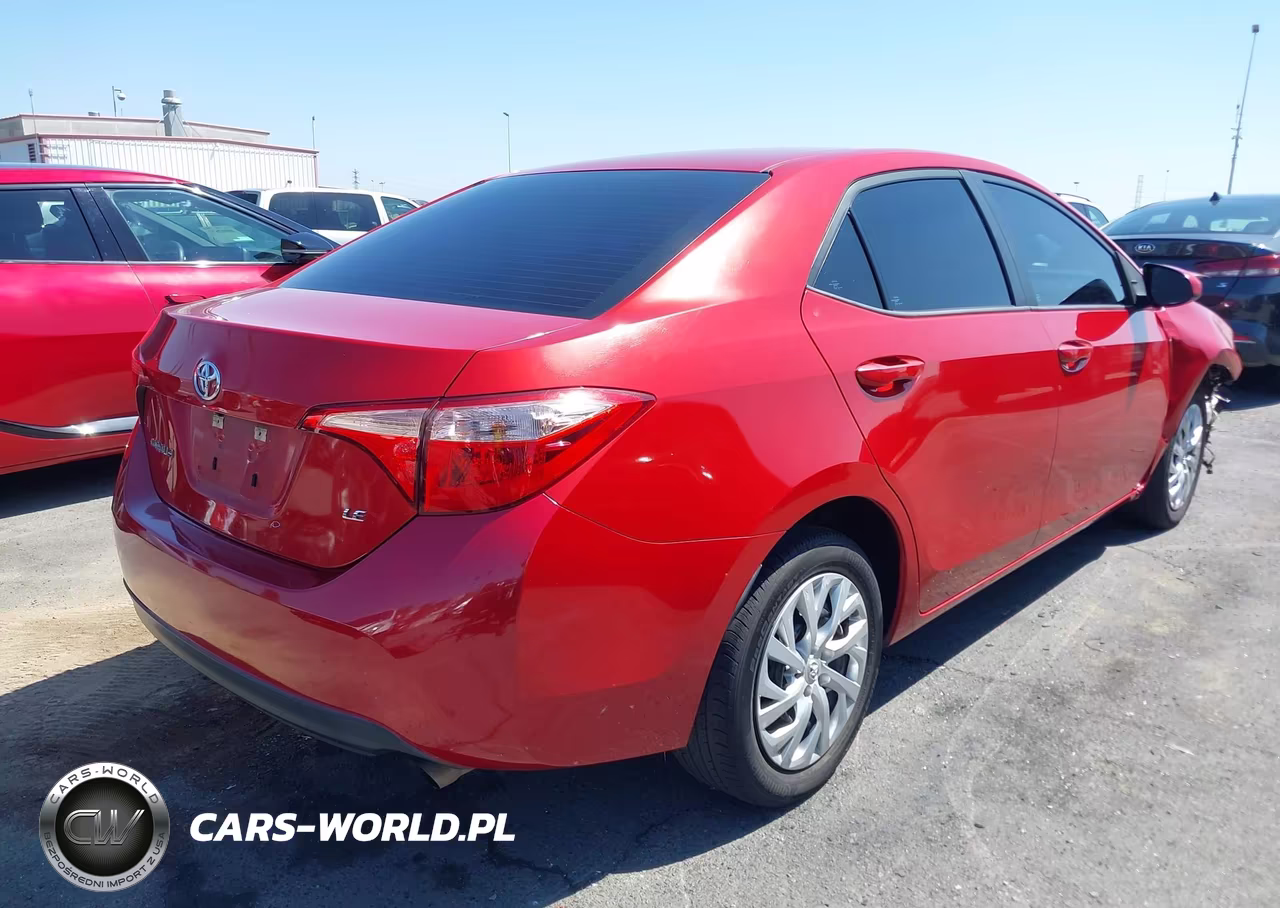 2018 Toyota Corolla Le VIN:5YFBURHE5JP792591 - 4