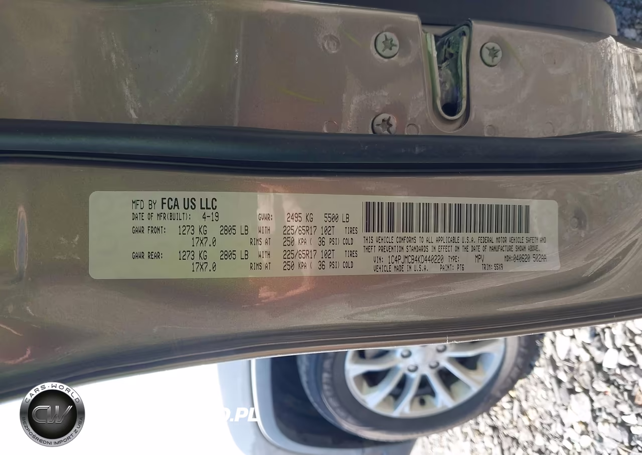 2019 Jeep Cherokee Latitude 4X4 VIN:1C4PJMCB4KD440220 - 5