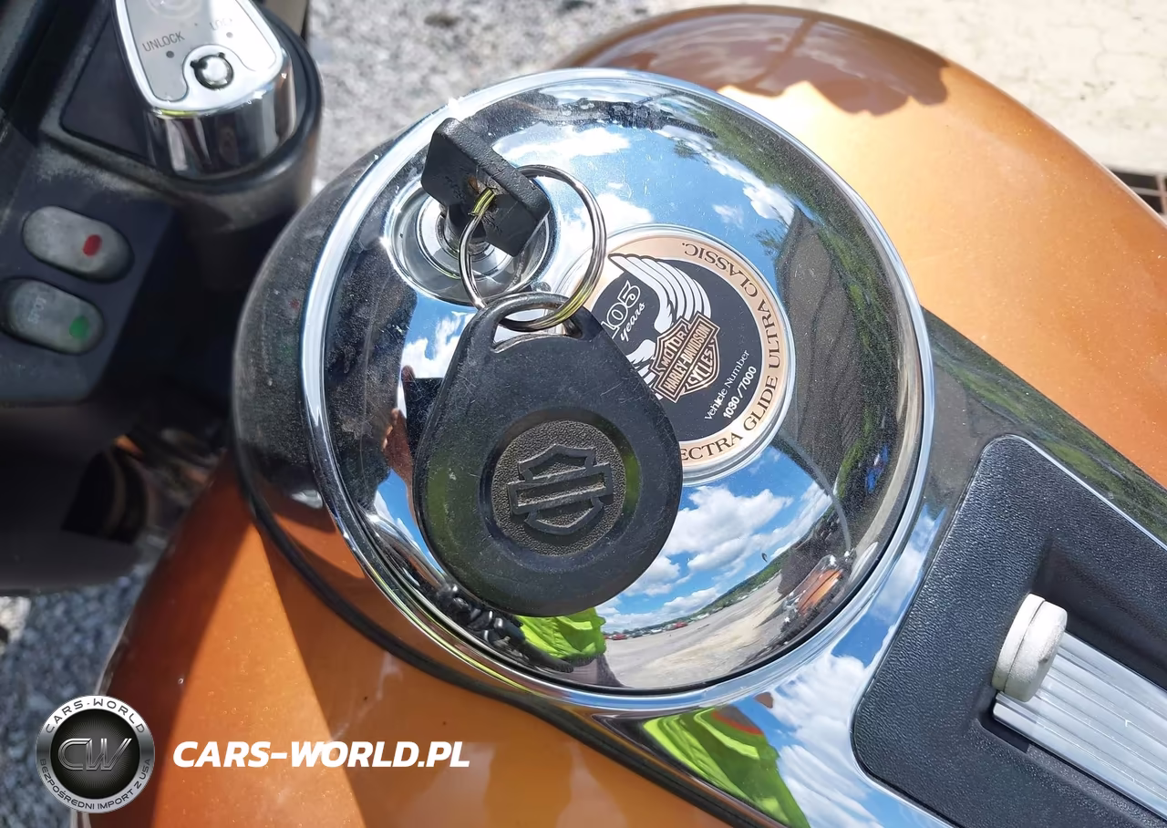 2008 Harley-Davidson Flhtcui 105Th Anniversary Edition VIN:1HD1FC4478Y621264 - 11