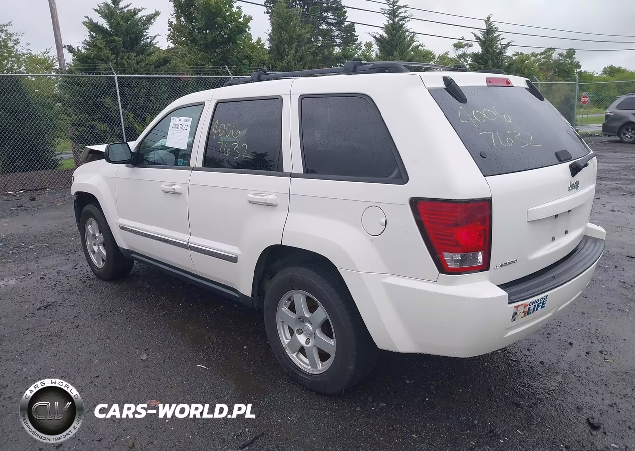 2010 Jeep Grand Cherokee Laredo VIN:1J4PS4GK9AC146981 - 3