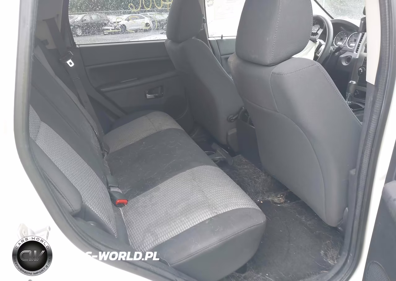 2010 Jeep Grand Cherokee Laredo VIN:1J4PS4GK9AC146981 - 8