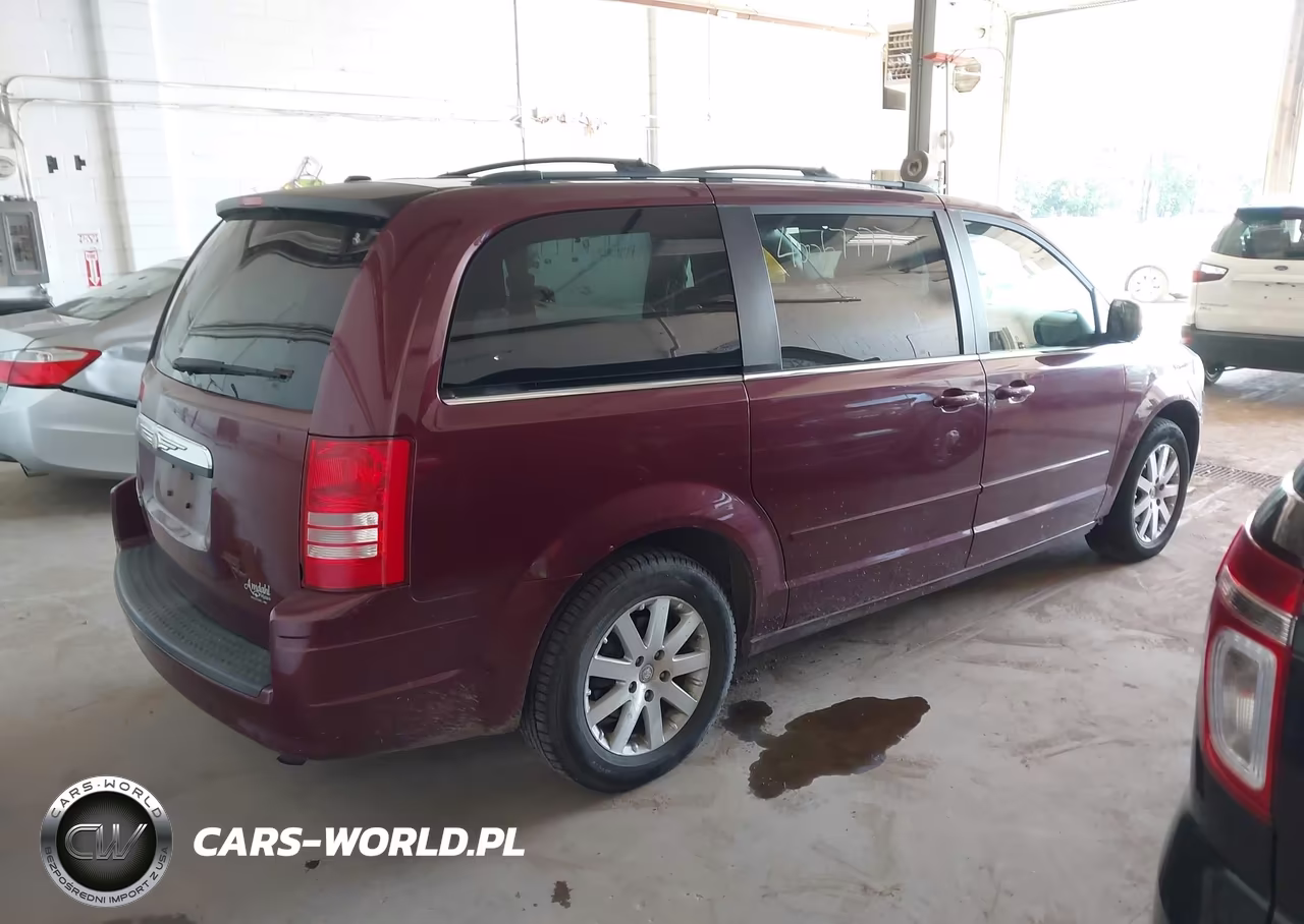 2008 Chrysler Town & Country Touring VIN:2A8HR54P18R681020 - 4