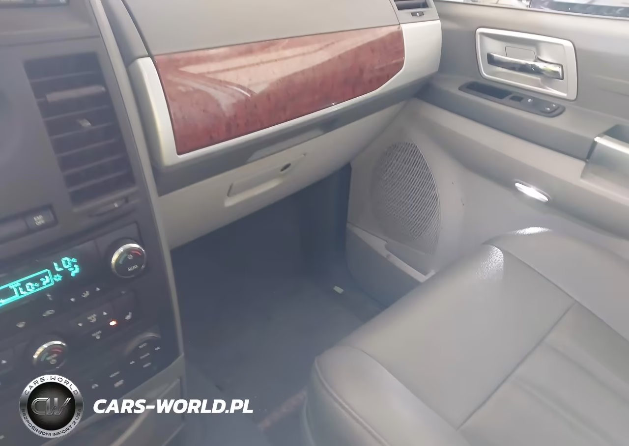 2008 Chrysler Town & Country Touring VIN:2A8HR54P18R681020 - 6