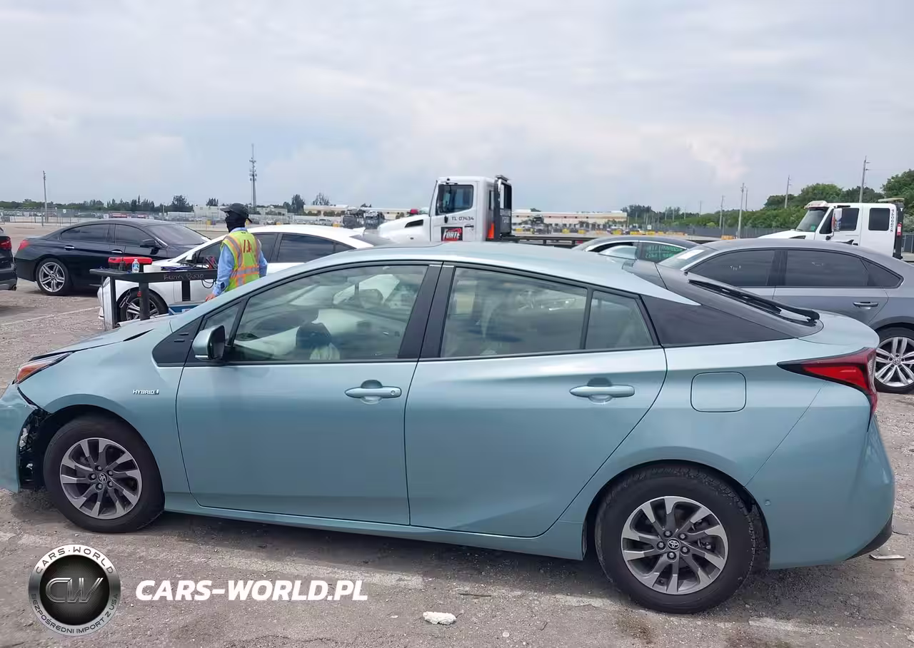 2022 Toyota Prius Xle VIN:2HGFB2F47DH027306 - 14