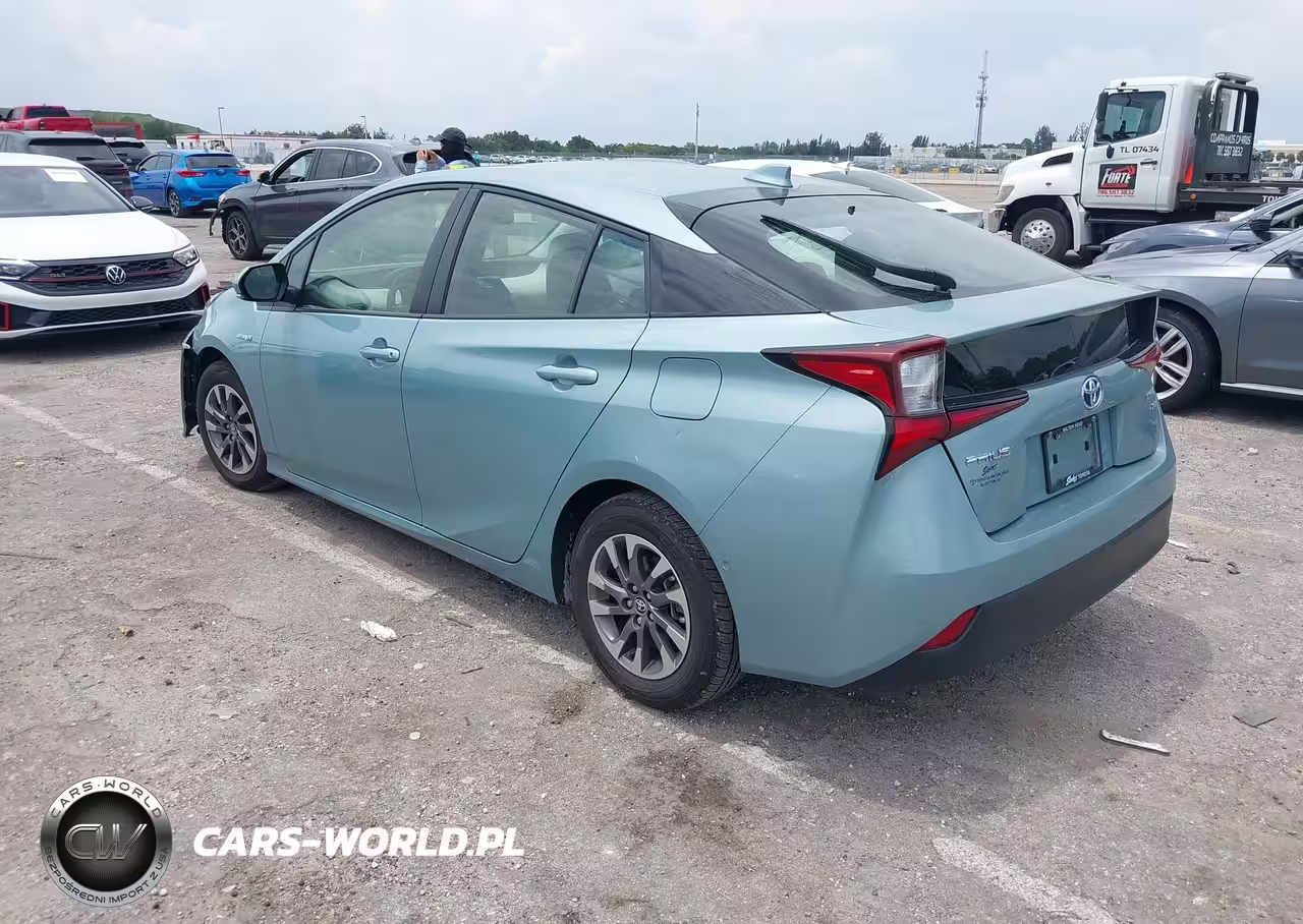 2022 Toyota Prius Xle VIN:2HGFB2F47DH027306 - 3
