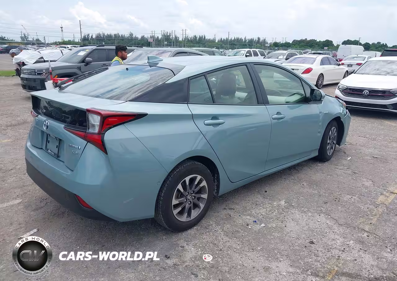 2022 Toyota Prius Xle VIN:2HGFB2F47DH027306 - 4