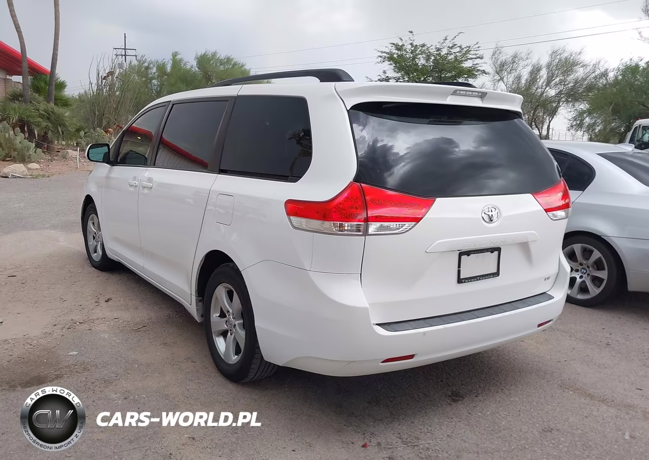 2014 Toyota Sienna Le V6 8 Passenger VIN:5TDKK3DC8ES485923 - 3