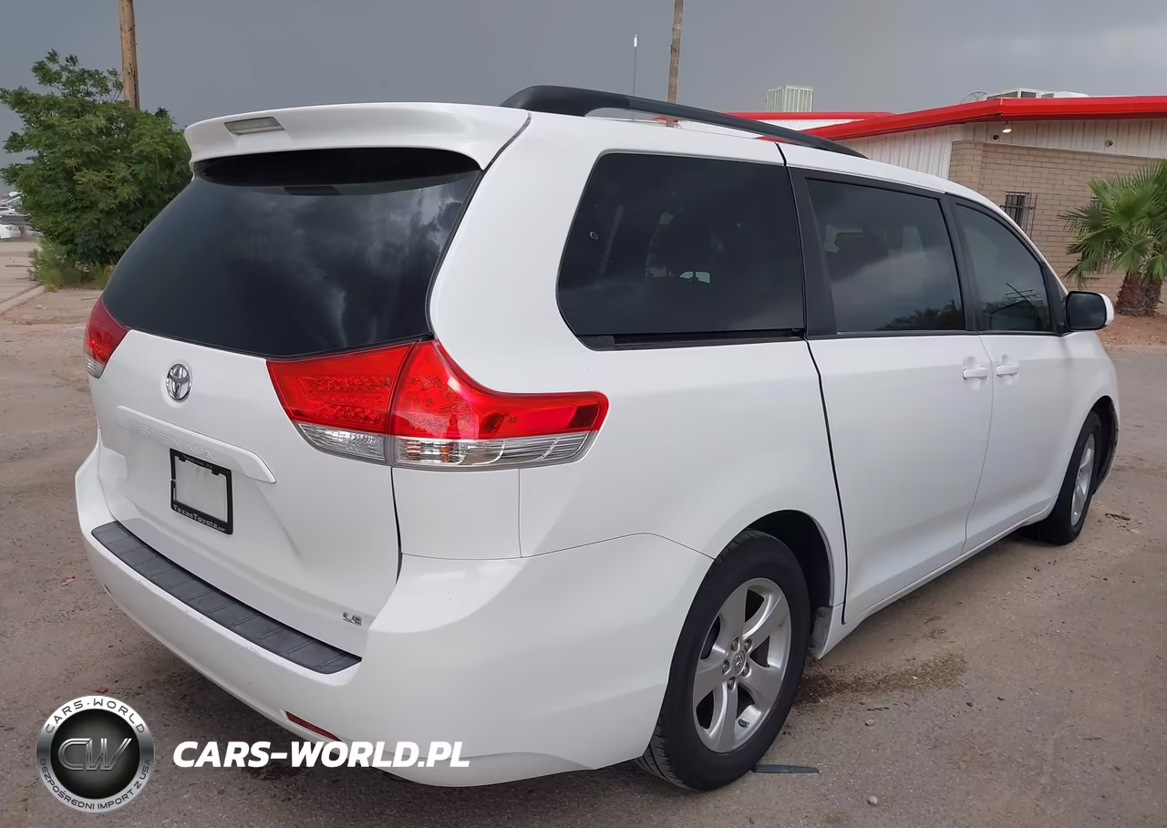 2014 Toyota Sienna Le V6 8 Passenger VIN:5TDKK3DC8ES485923 - 4