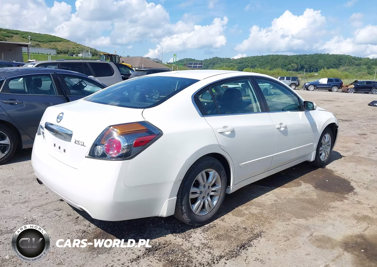 2011 Nissan Altima 2.5 S VIN:1N4AL2AP6BN418917 - 4