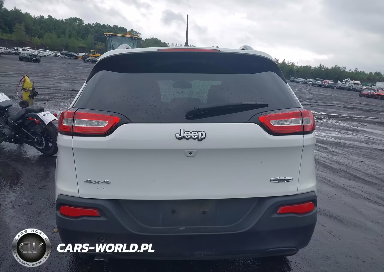 2017 Jeep Cherokee Latitude 4X4 VIN:1C4PJMCB3HW546963 - 16