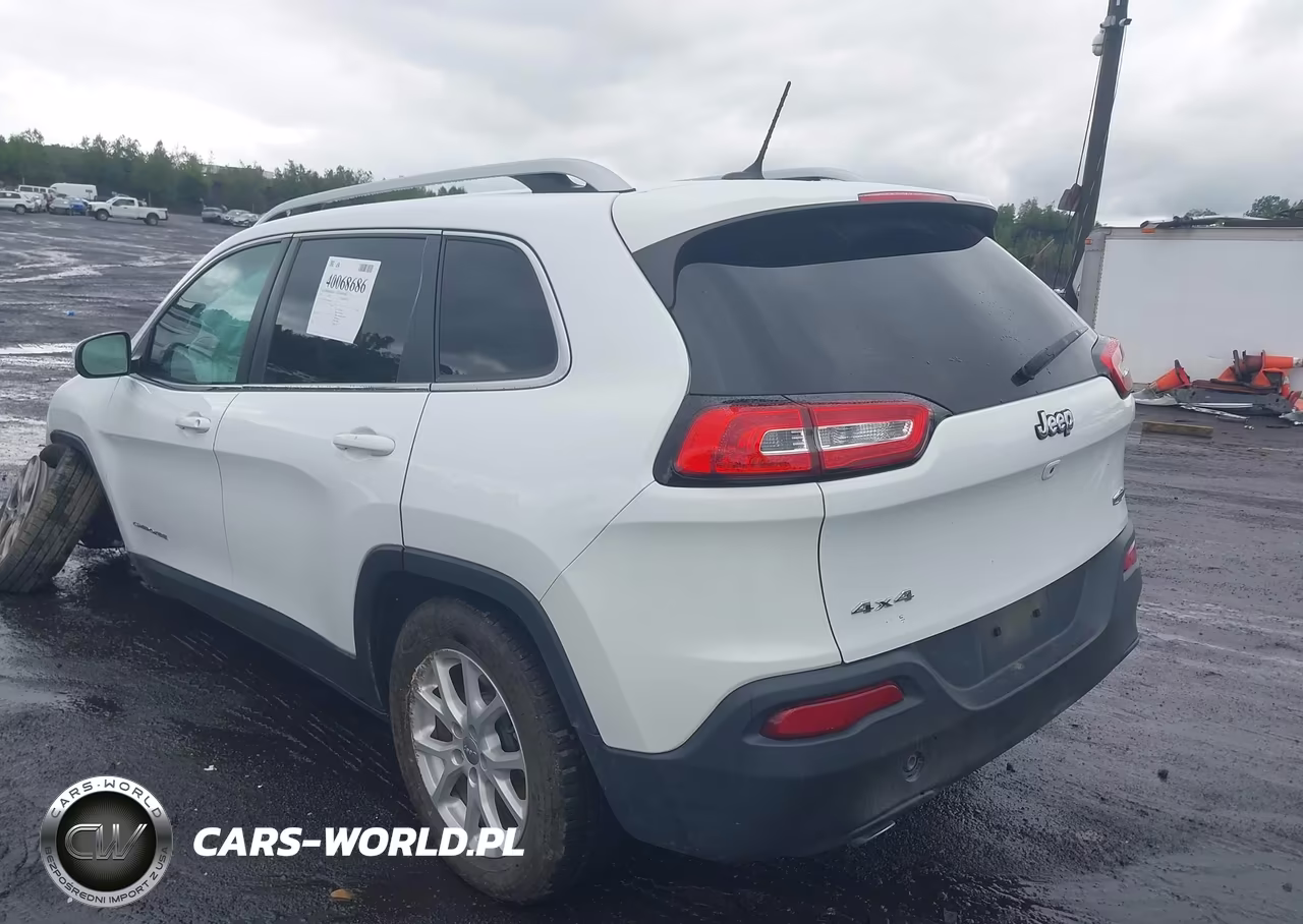 2017 Jeep Cherokee Latitude 4X4 VIN:1C4PJMCB3HW546963 - 3