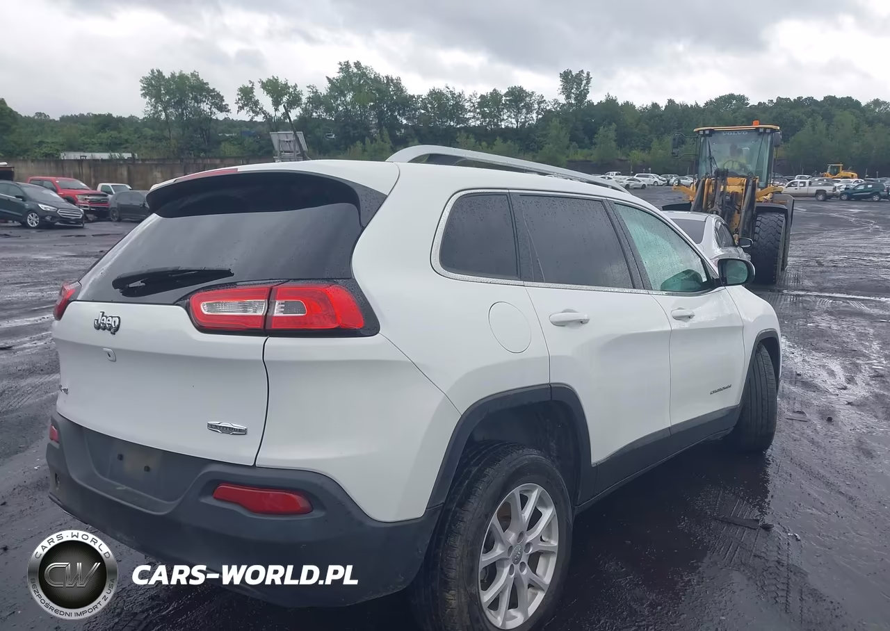 2017 Jeep Cherokee Latitude 4X4 VIN:1C4PJMCB3HW546963 - 4
