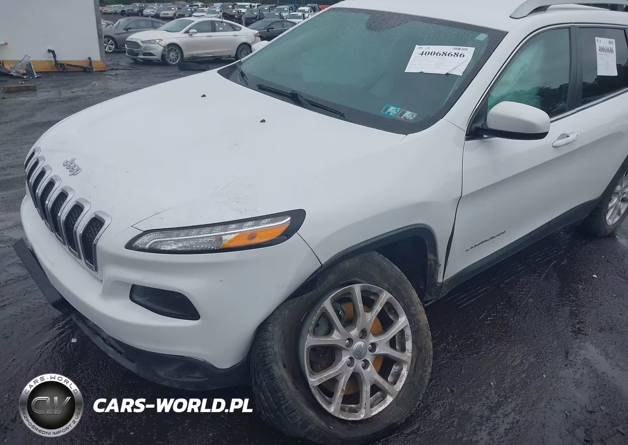 2017 Jeep Cherokee Latitude 4X4 VIN:1C4PJMCB3HW546963 - 6