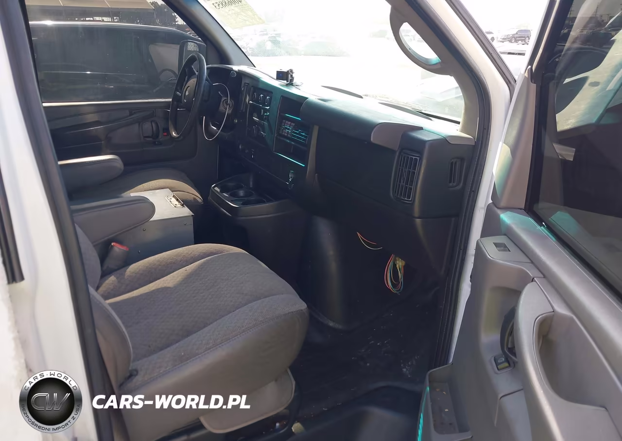 2012 Chevrolet Express 2500 Work Van VIN:1GCWGFCA6C1175011 - 5