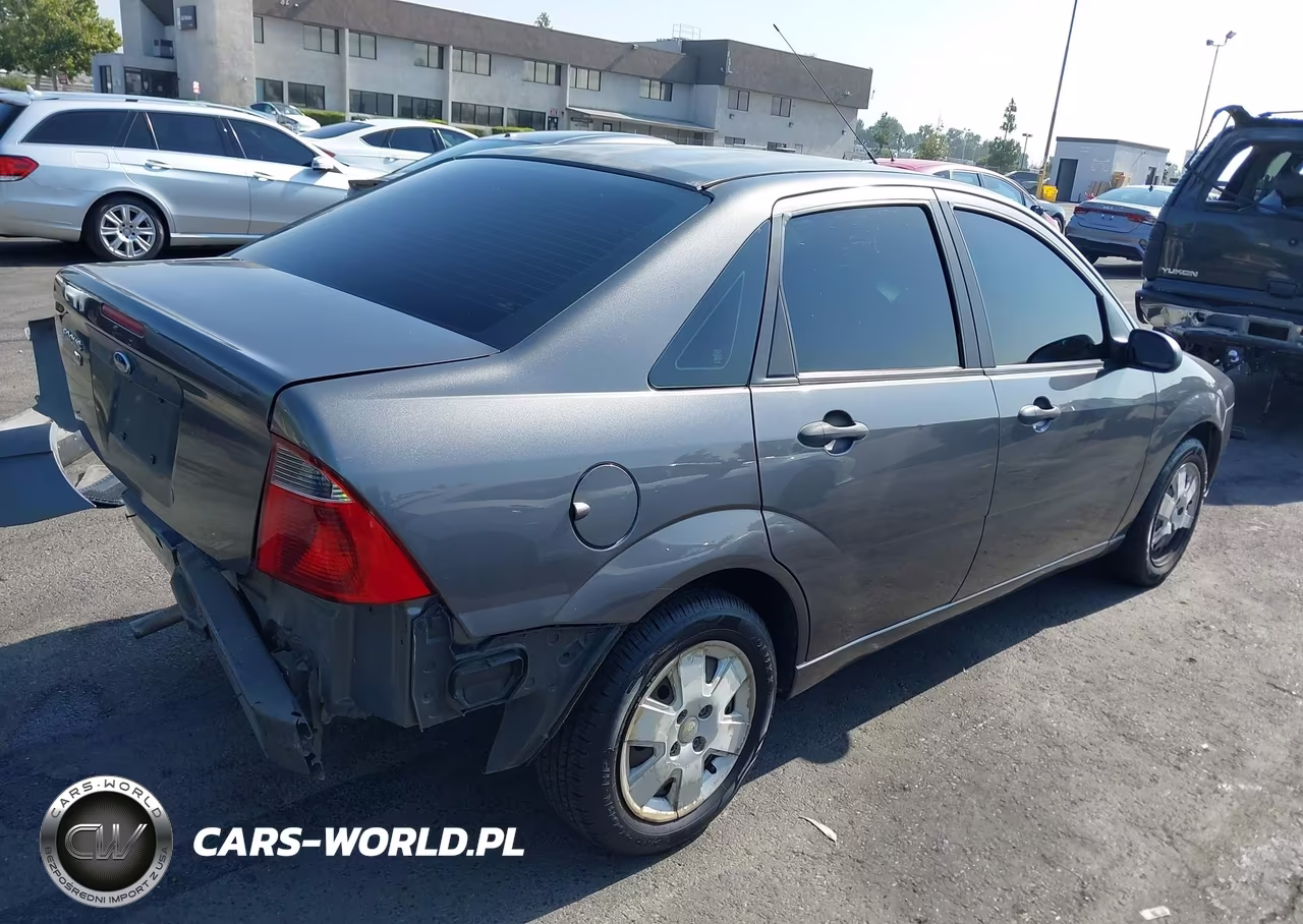 2007 Ford Focus S-Se-Ses VIN:1FAHP34NX7W297765 - 4