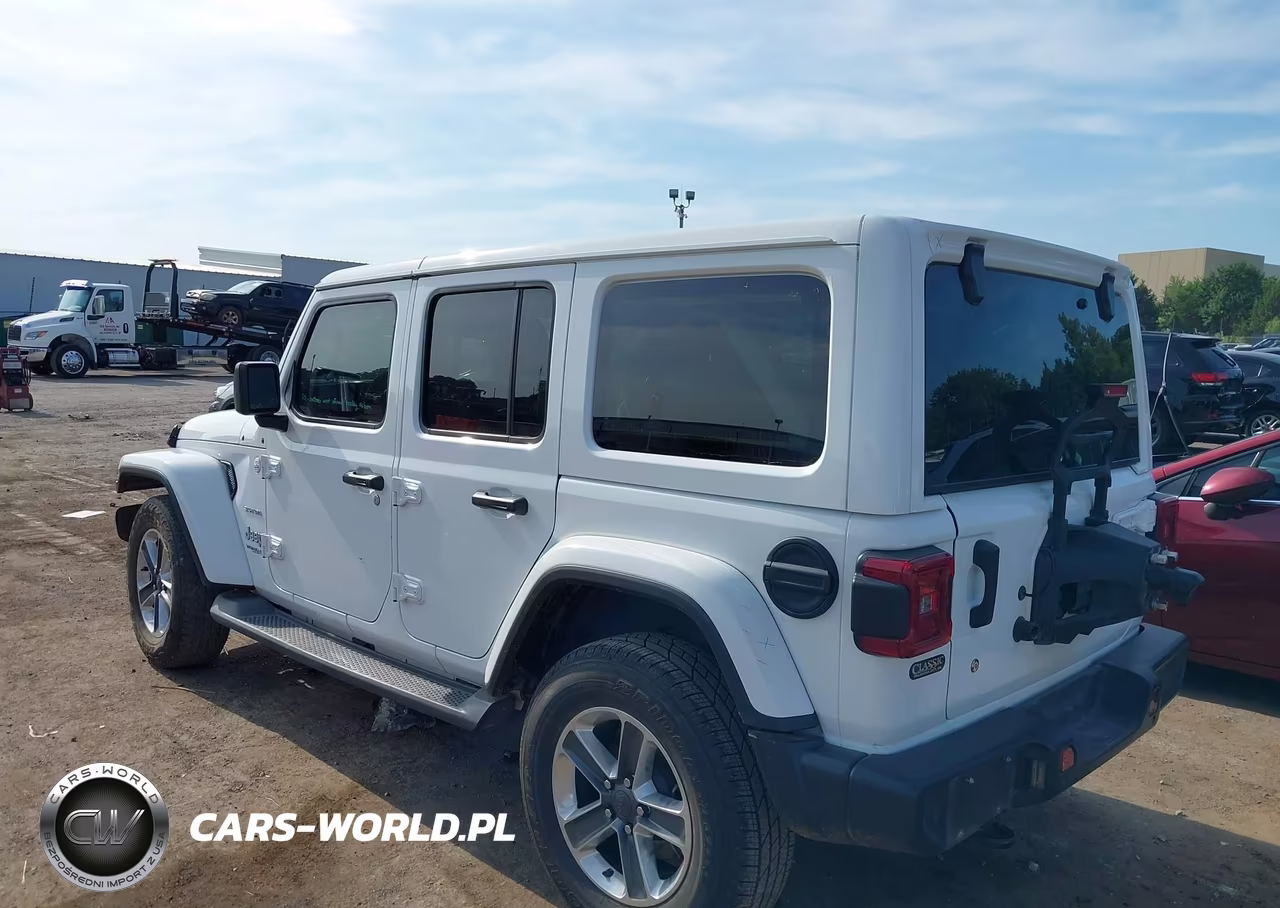 2019 Jeep Wrangler Unlimited Sahara 4X4 VIN:1C4HJXEN3KW543050 - 3