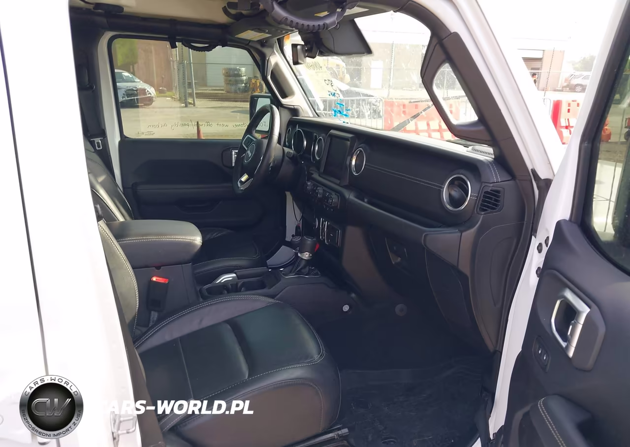2019 Jeep Wrangler Unlimited Sahara 4X4 VIN:1C4HJXEN3KW543050 - 5