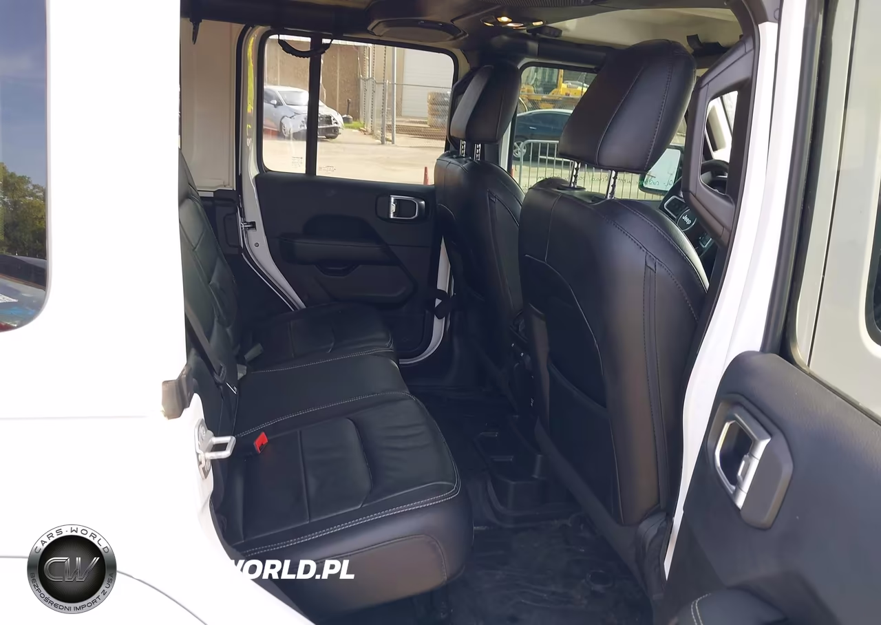 2019 Jeep Wrangler Unlimited Sahara 4X4 VIN:1C4HJXEN3KW543050 - 8