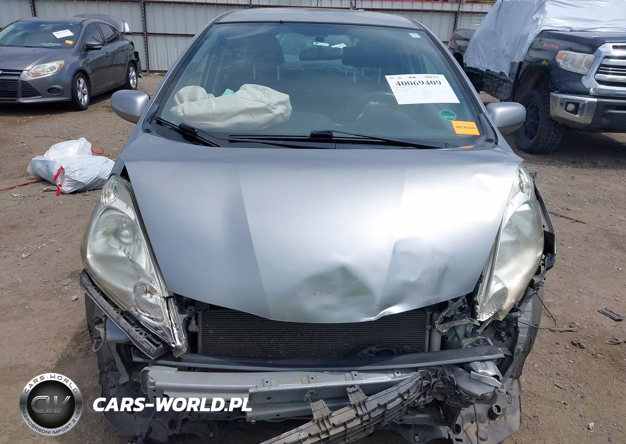 2010 Honda Fit Sport VIN:JHMGE8H4XAC028635 - 13