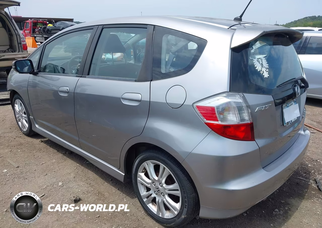 2010 Honda Fit Sport VIN:JHMGE8H4XAC028635 - 3