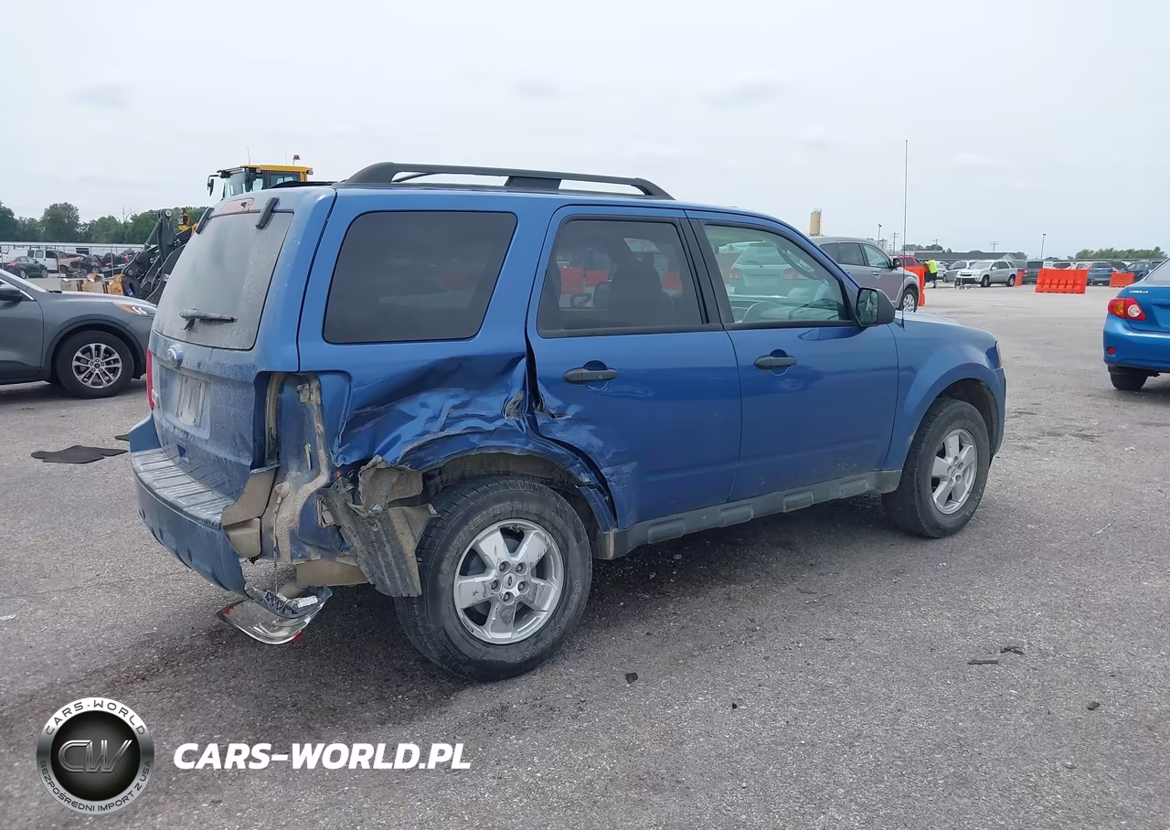 2010 Ford Escape Xlt VIN:1FMCU0D70AKA34174 - 4