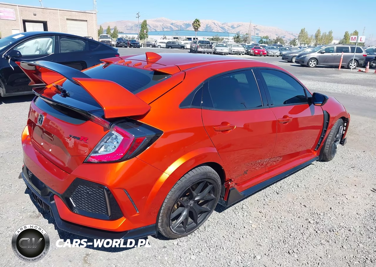 2018 Honda Civic Type R Touring VIN:SHHFK8G75JU204588 - 4
