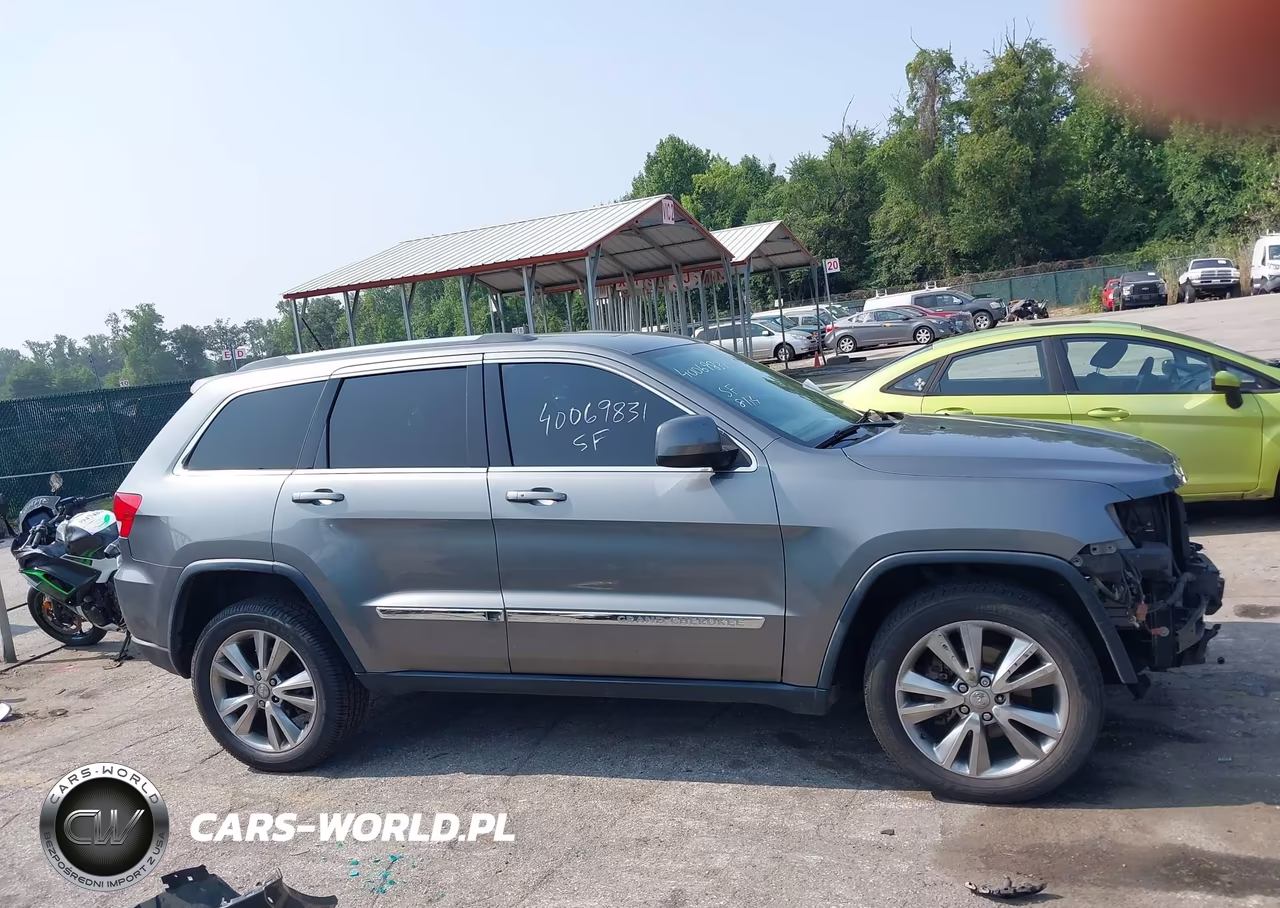 2013 Jeep Grand Cherokee Laredo VIN:1C4RJFAG2DC586272 - 14