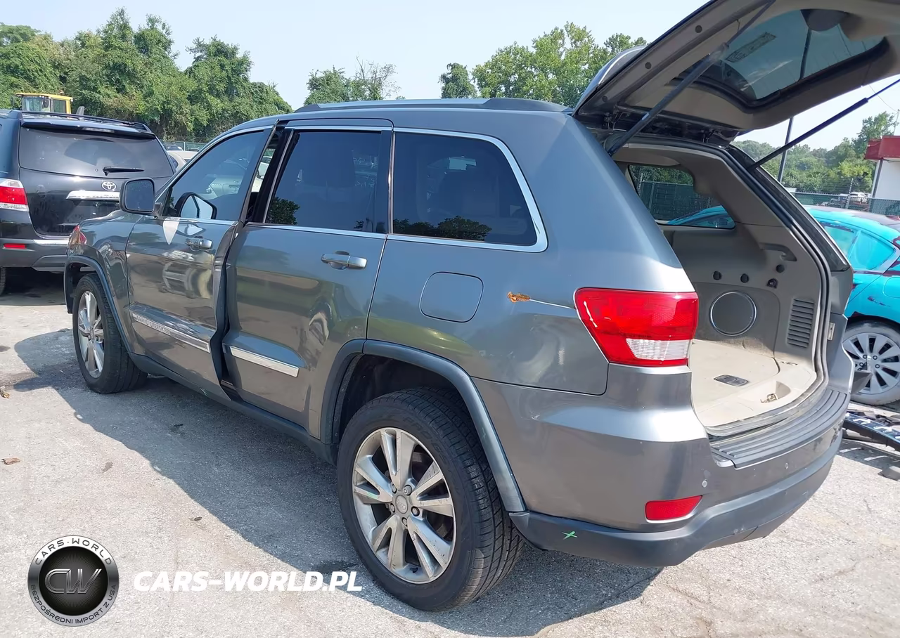 2013 Jeep Grand Cherokee Laredo VIN:1C4RJFAG2DC586272 - 3